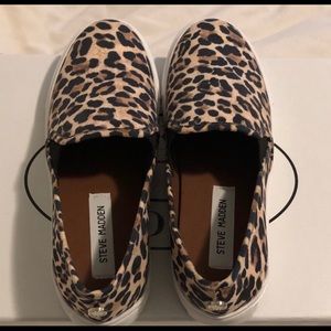 Steve Madden size 7 slip ons